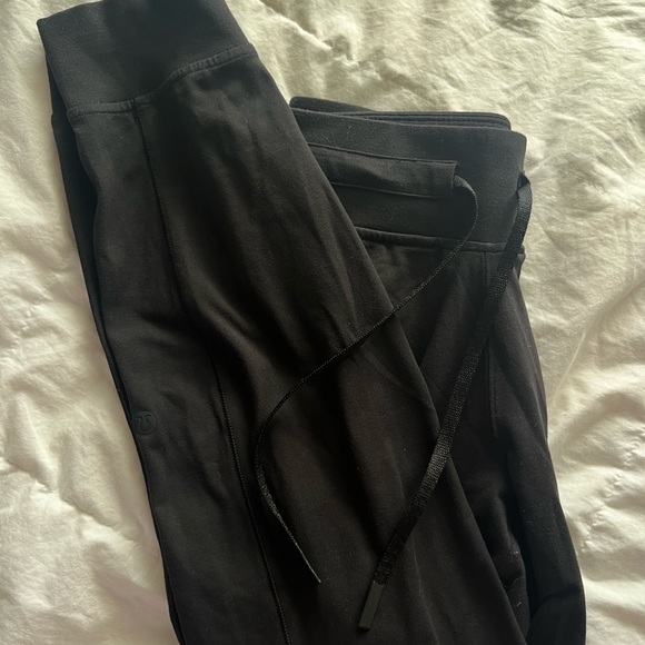 Lululemon ready to rulu joggers - Picture 3 of 4